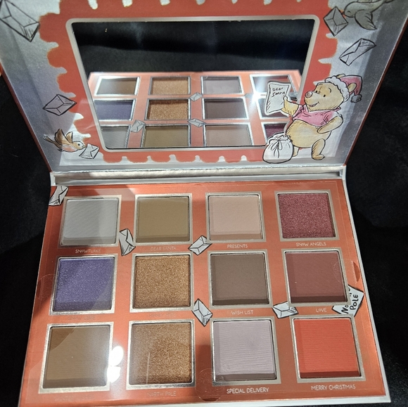 Disney Winnie the Pooh Makeup Eyeshadow Palette - Picture 3 of 3